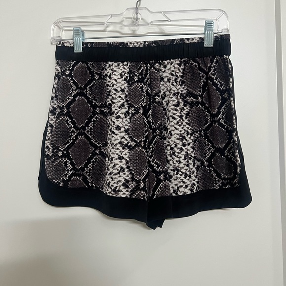 Sandro Silk Snakeskin print shorts - size 2 - Picture 2 of 4
